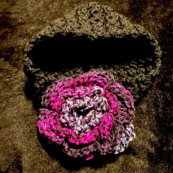 Crocheted headband with crocheted flower mosaic/black in color - Picture 2 of 5